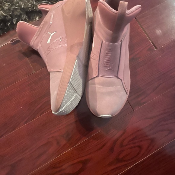 Worn once, pink puma Kylie shoes. - Picture 2 of 2